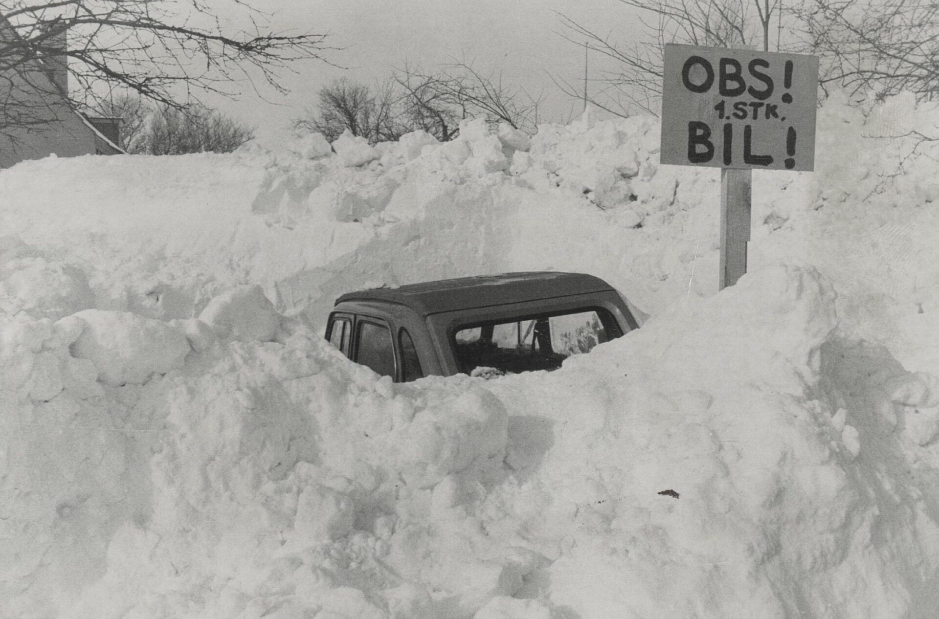 En bil begravet i sne