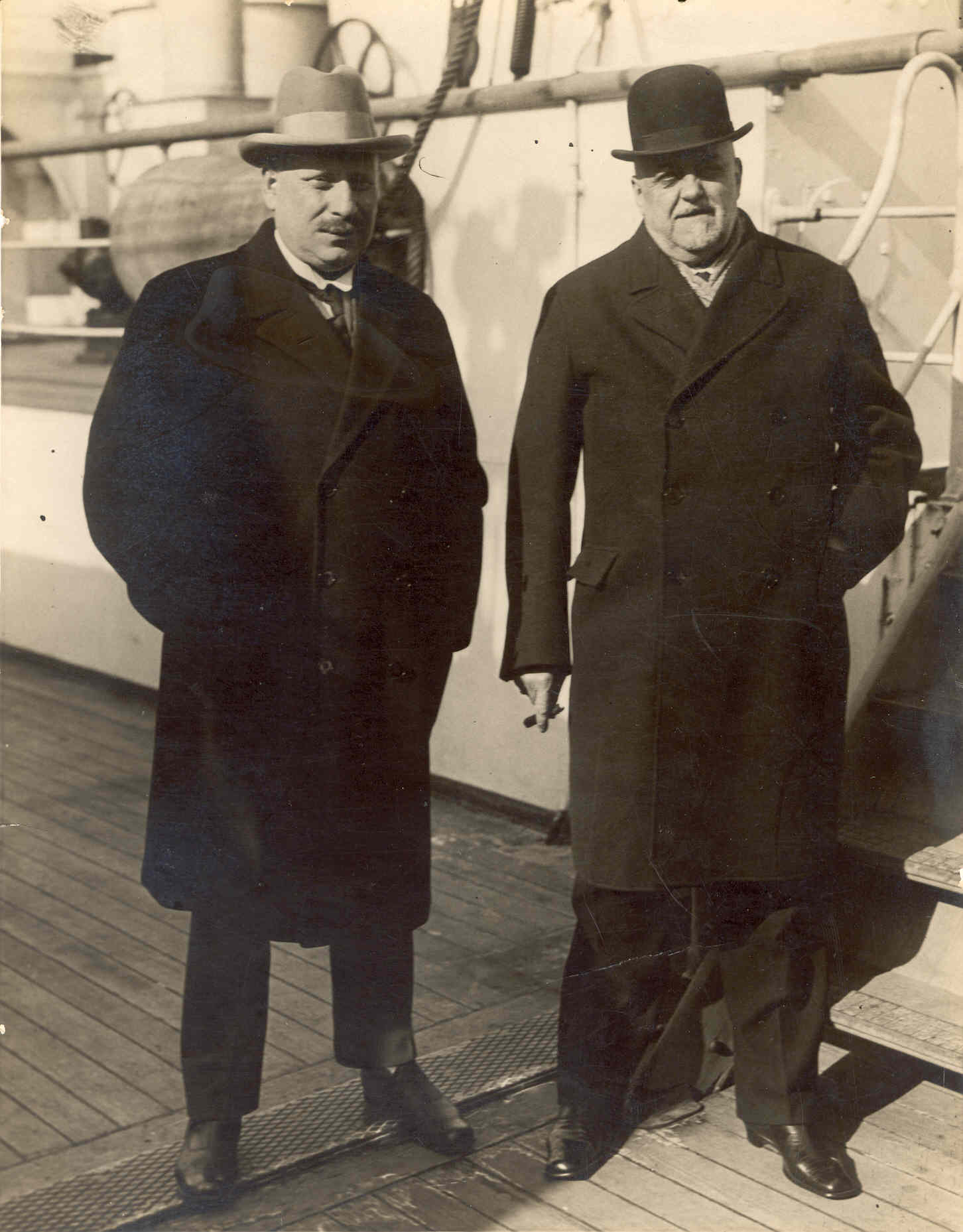 To mænd på et skib